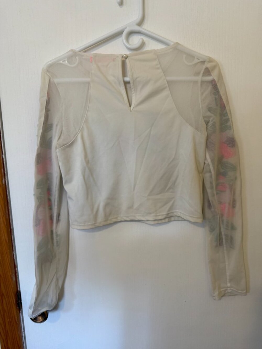 🦋2/30 Lulumari Cream Embroidered Floral Mesh Long Sleeve Crop Top L - Picture 3 of 3